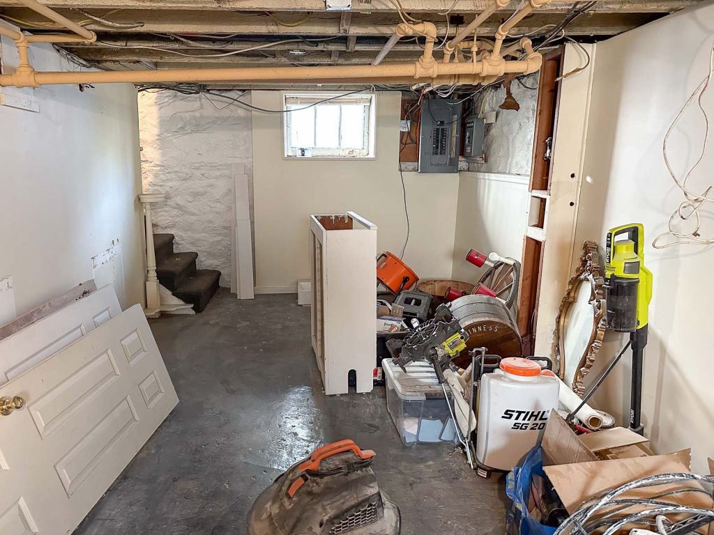 basement before makeover