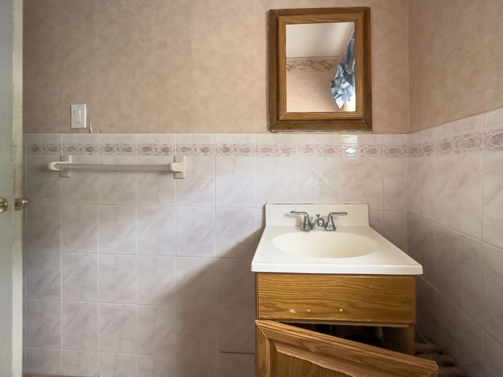 flip house bathroom before