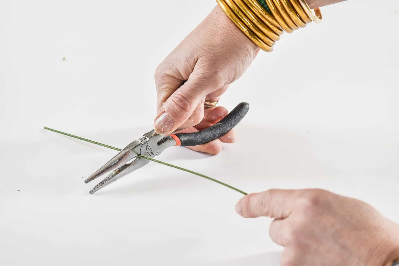 cut floral wire to size