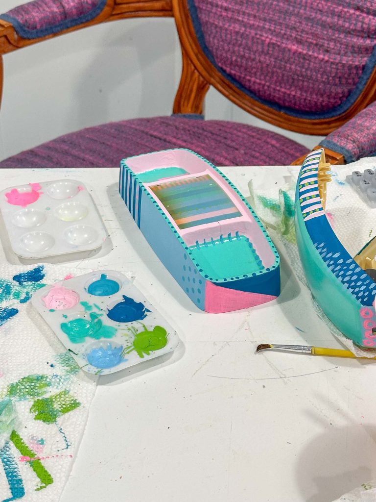 painting the colorful phone