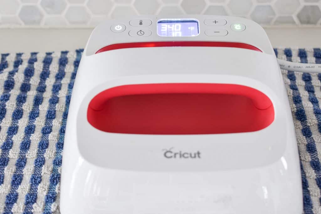 use cricut easy press to transfer iron on vinyl