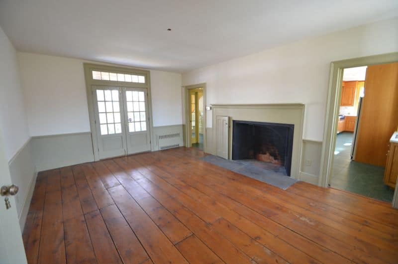 Dining Room right empty