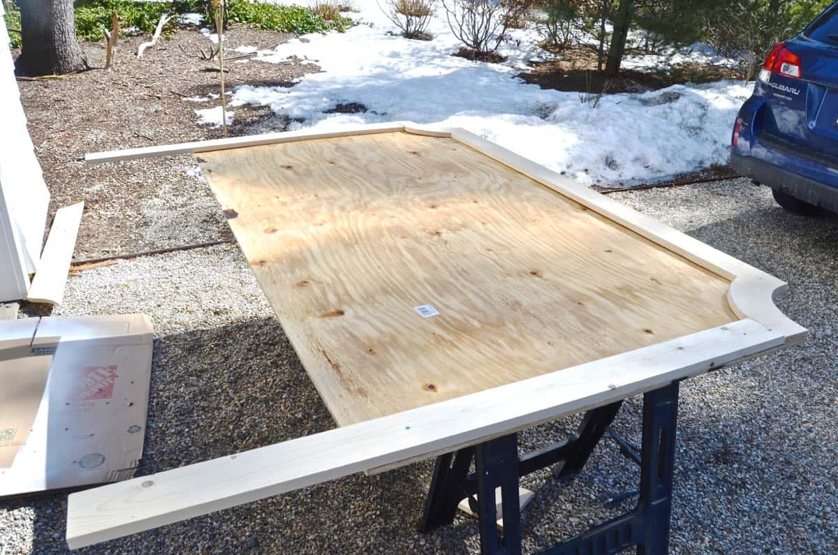 DIY upholstered belgrave headboard tutorial.