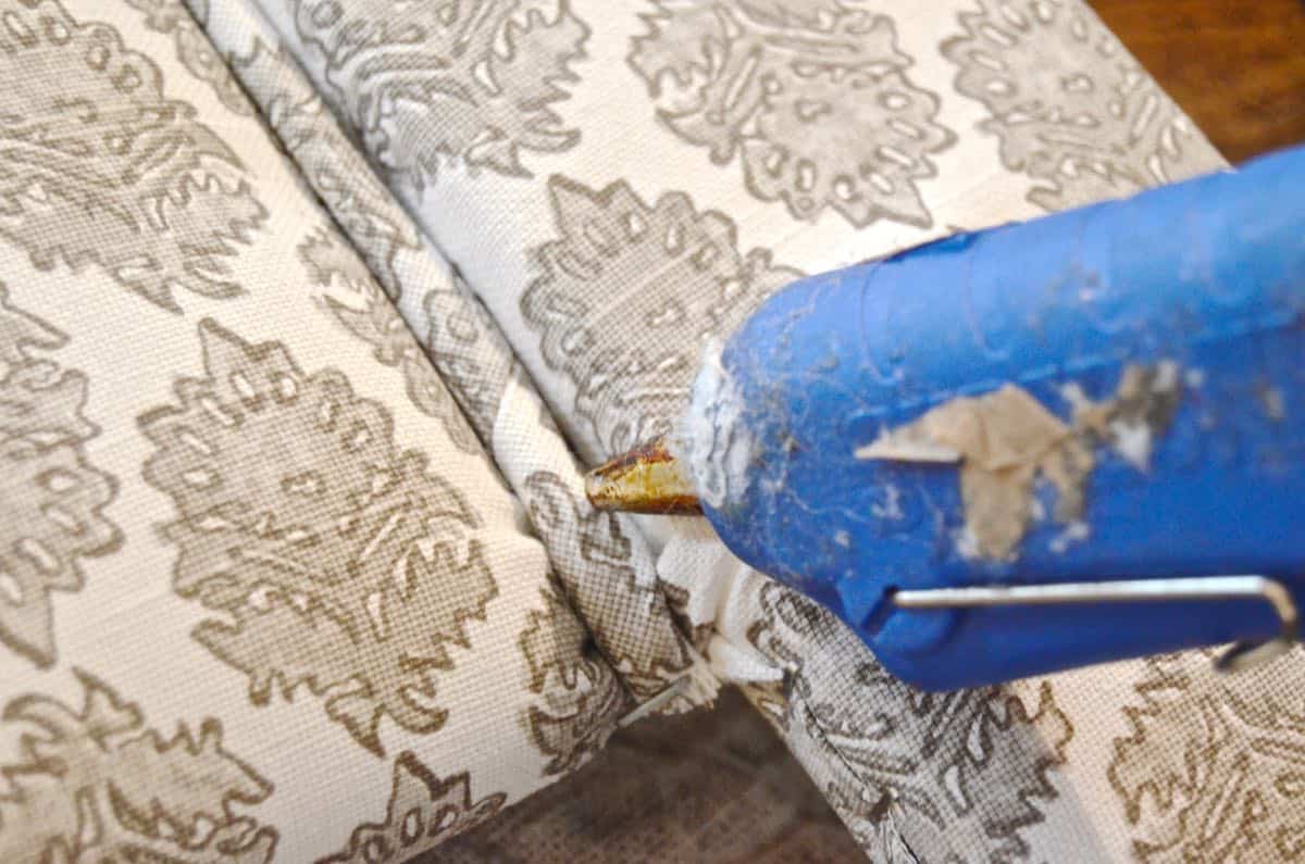 DIY upholstered belgrave headboard tutorial.