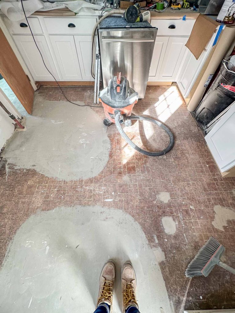 self leveling floor compound