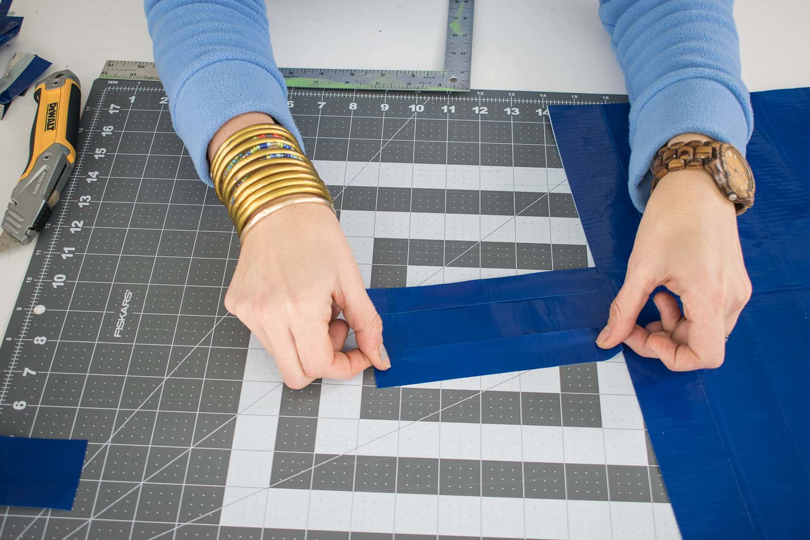 create side panels to make the bag shape