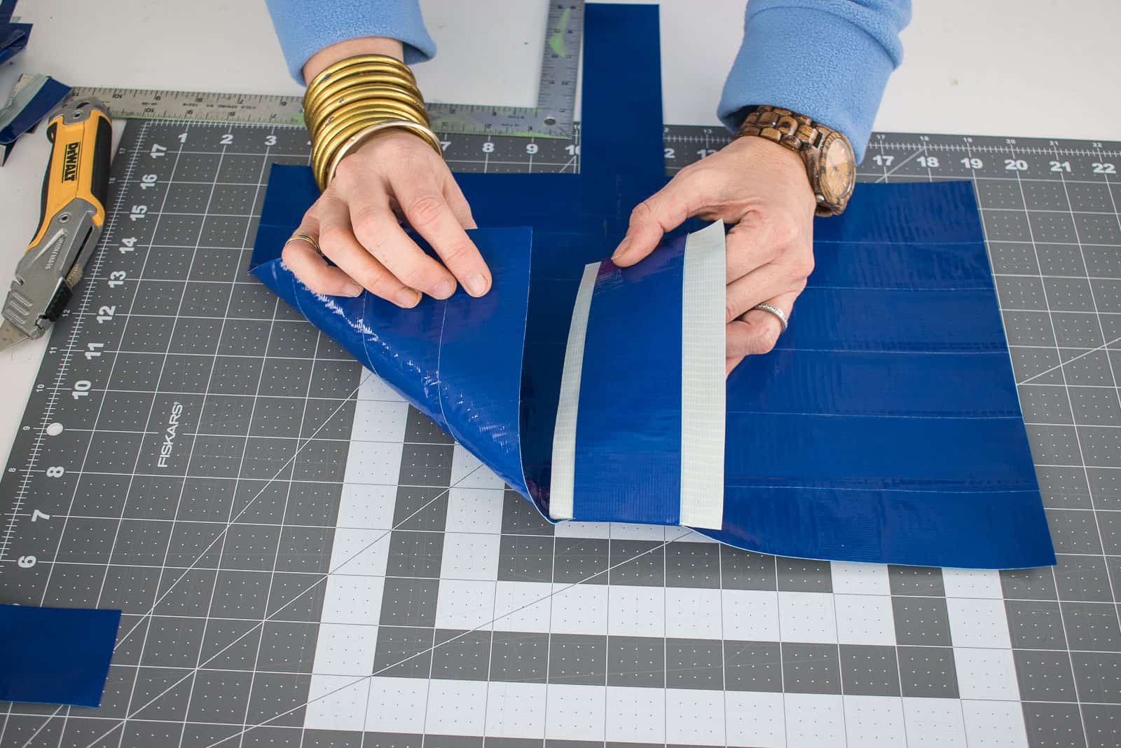 create side panels to make the bag shape