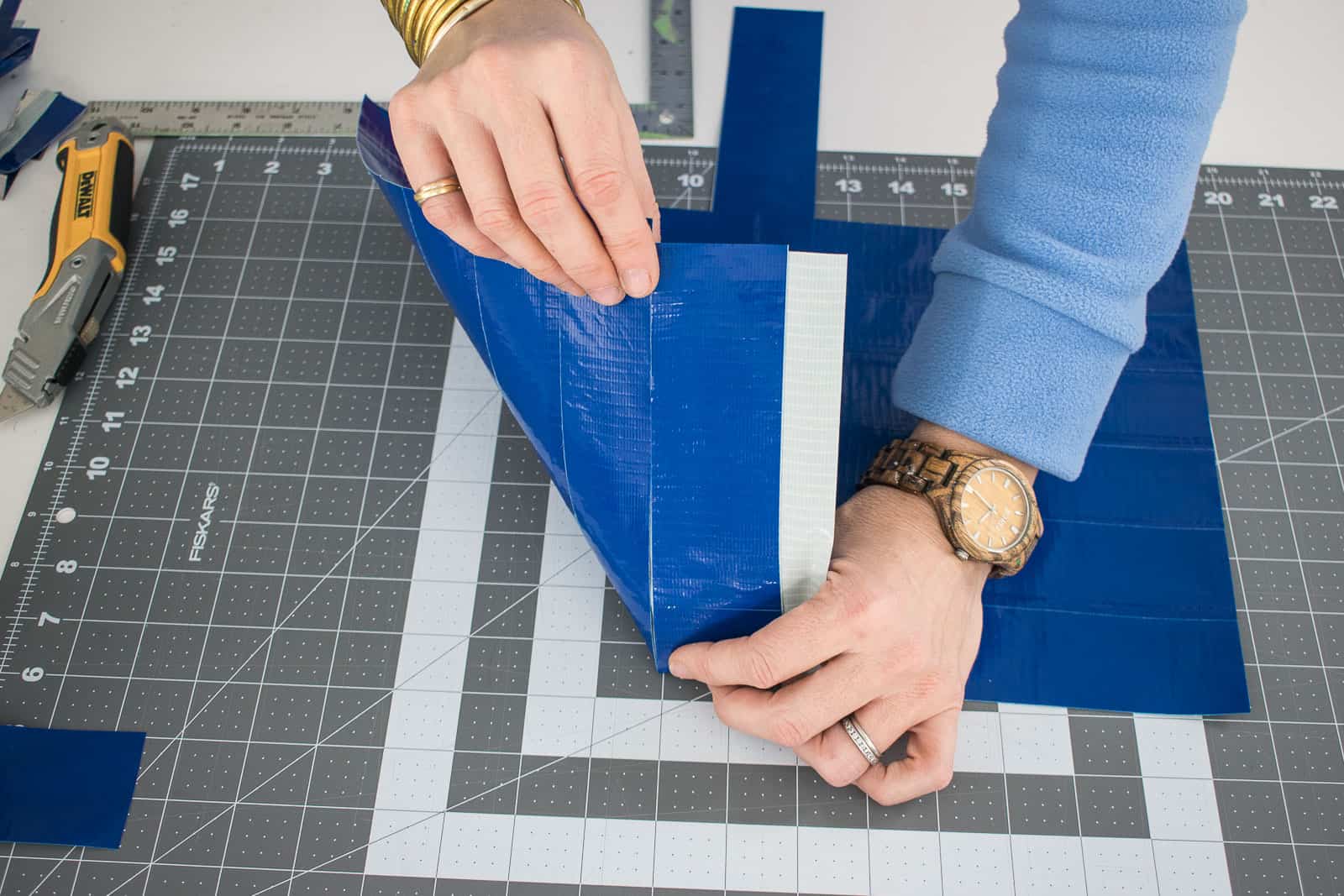 create side panels to make the bag shape
