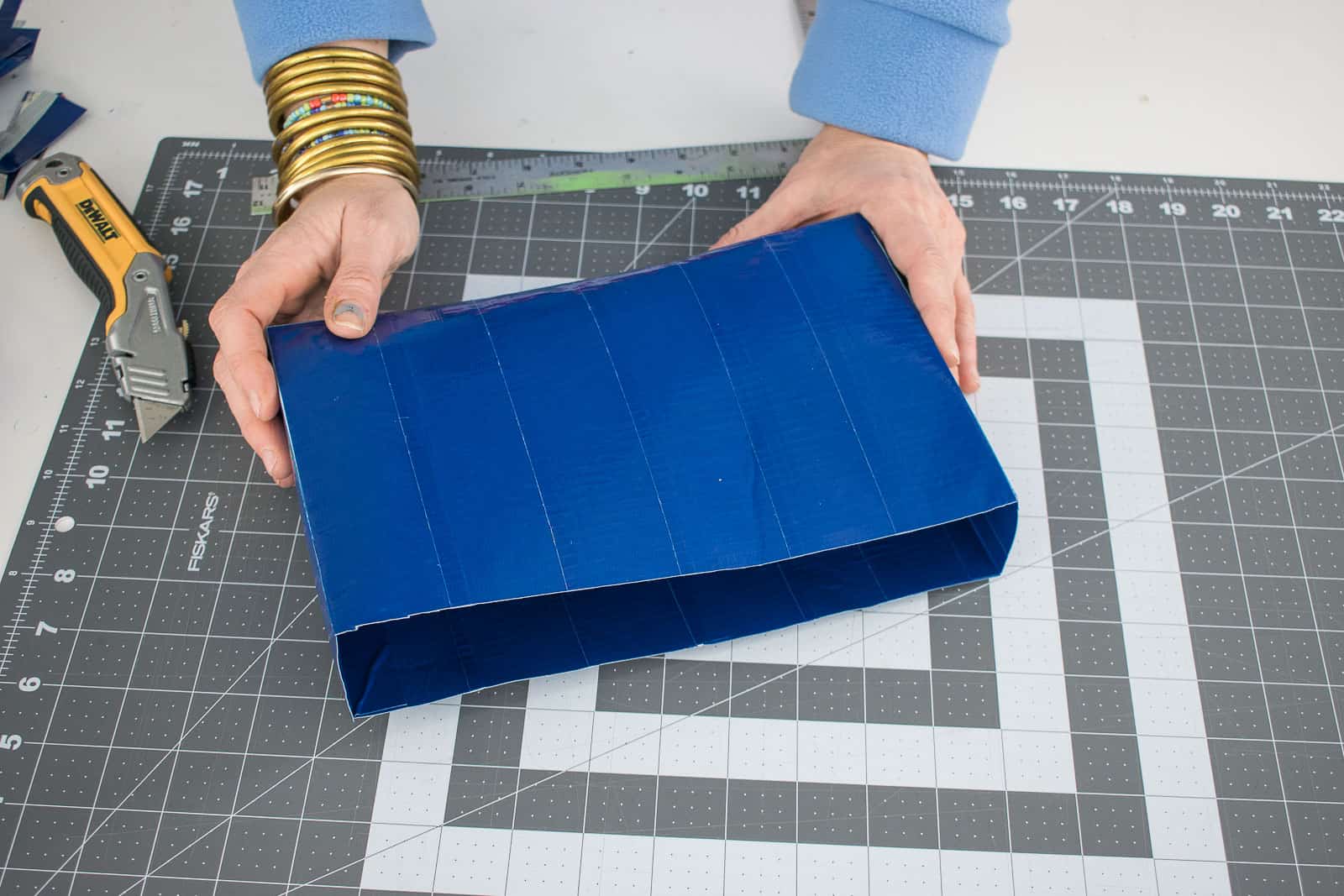 create side panels to make the bag shape