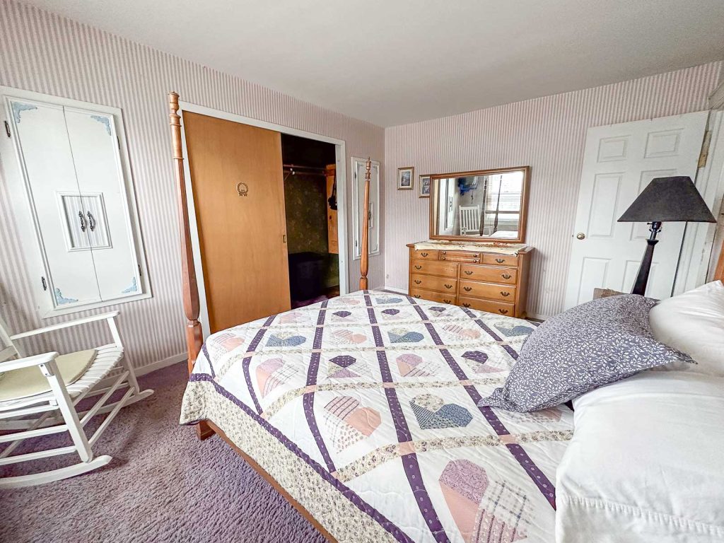flip house primary bedroom before