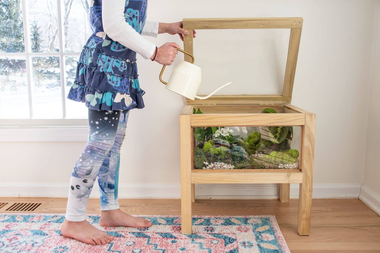 diy mossy terrarium table