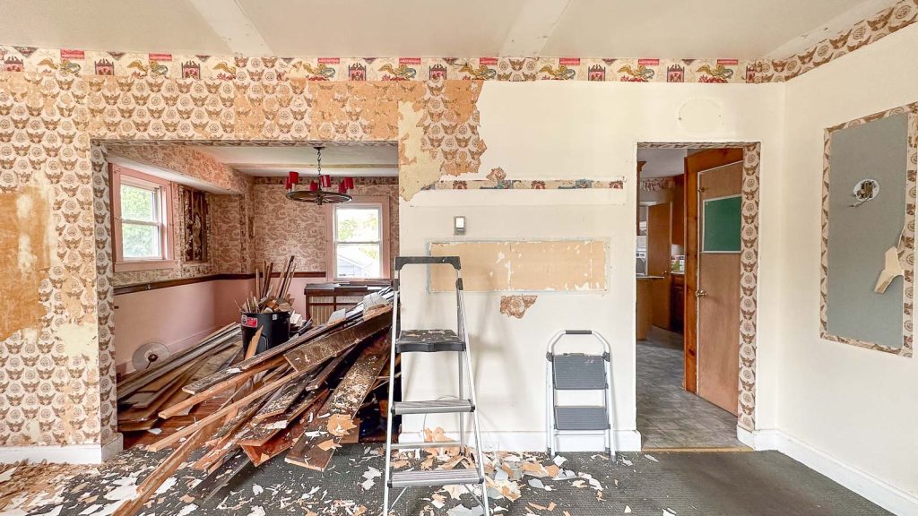 messy wallpaper removal