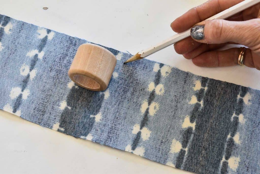 cut fabric to size for diy napkin