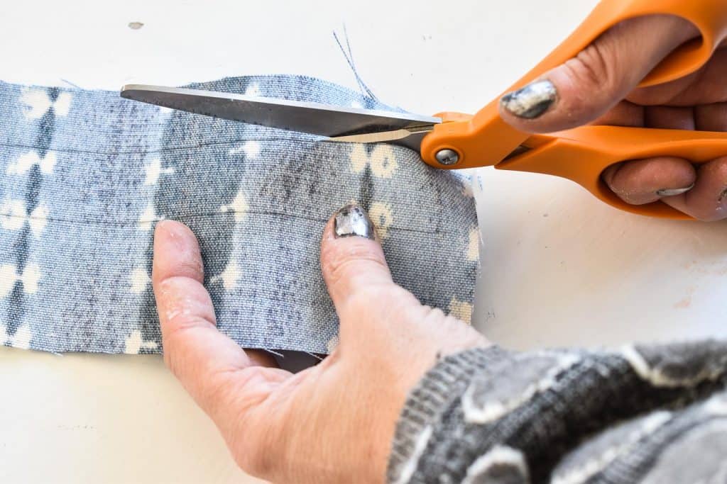 cut fabric to size for diy napkin