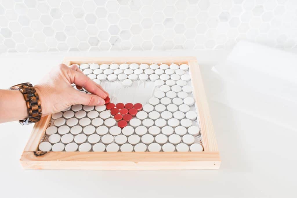 lay tiles into mortar
