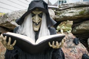 Spooky Outdoor Halloween Decorations