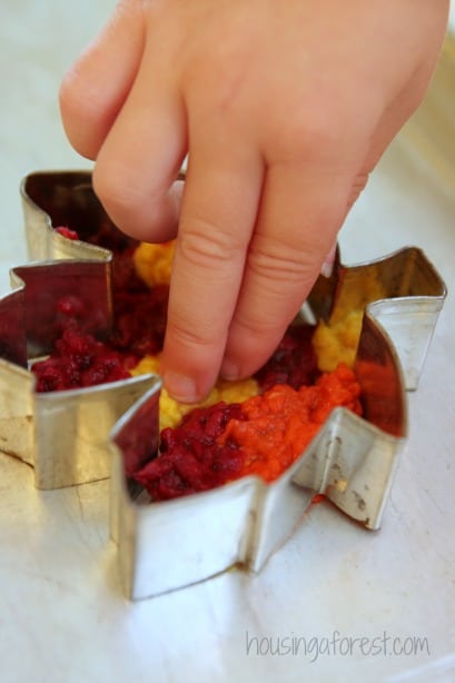 10 super simple kids crafts that will help you survive this Thanksgiving.